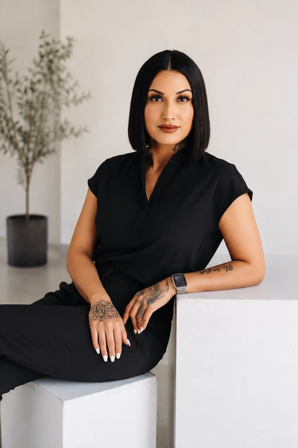 Melissa in black, preparing a personal credit repair strategy